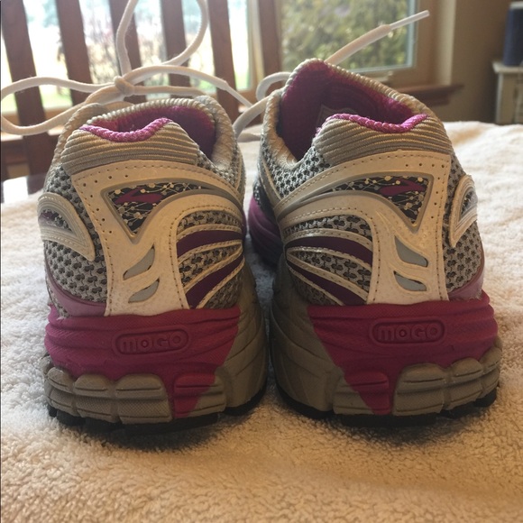 ❌SOLD❌Brooks Adrenaline GTS 12 Running Shoes - Picture 3 of 7